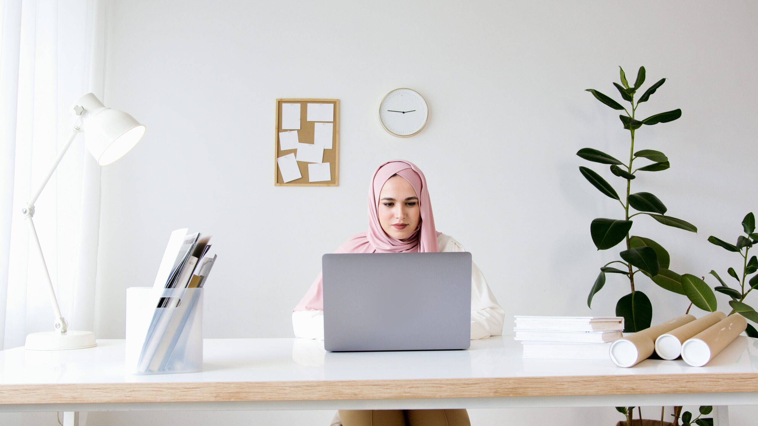 muslim woman at computer