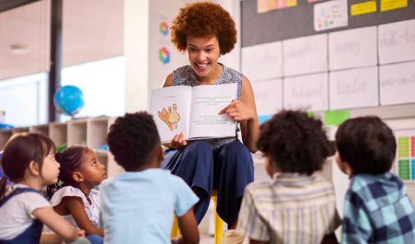 female teacher reading to an elementary school class